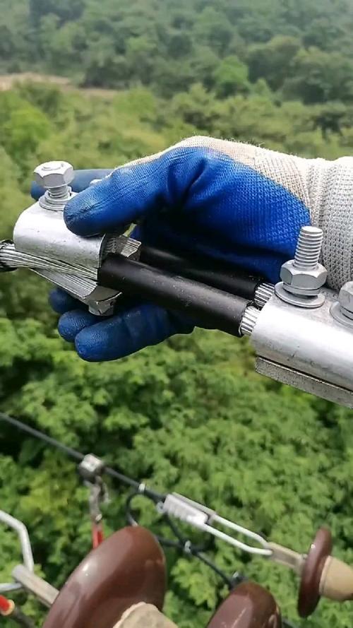 10千伏绝缘导线架设收紧 这波操作简简单单，安全高效是关键